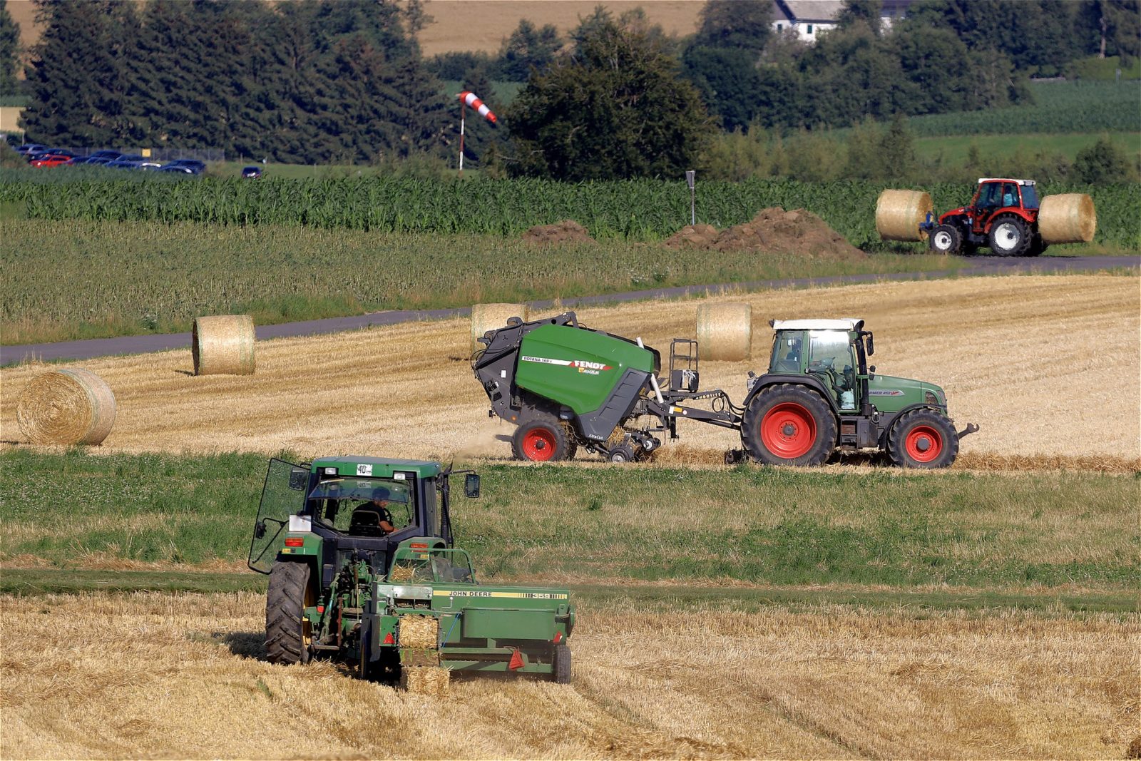straw-bales-6515266_1920 digital servitiszation