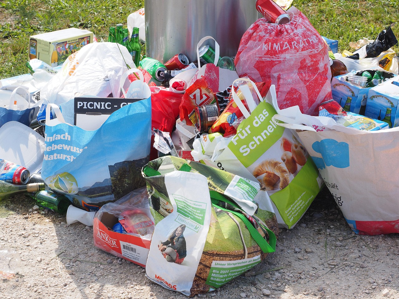 garbage-1260833_1280 continuous foresight identifies sustainable alternatives for packaging